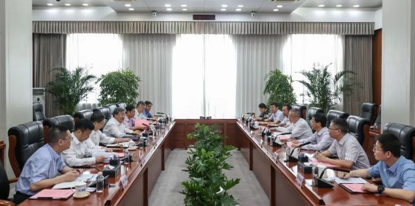 中核集團黨組書記、董事長余劍鋒會見山東大學黨委書記任友群一行