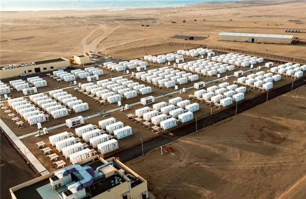 華為建立全球最大光儲(chǔ)微網(wǎng)電站“紅?！保耗旯╇姵?0億度