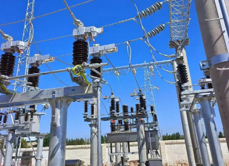 內(nèi)蒙古化德縣35kV城關(guān)變電站1號(hào)主變?cè)鋈菁熬€路改造工程圓滿(mǎn)完成