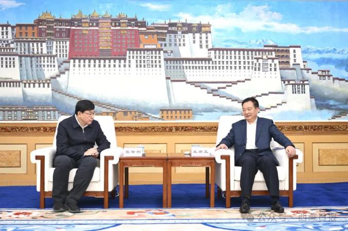 西藏自治區(qū)黨委書(shū)記王君正與國(guó)家電網(wǎng)公司董事長(zhǎng)、黨組書(shū)記張智剛座談