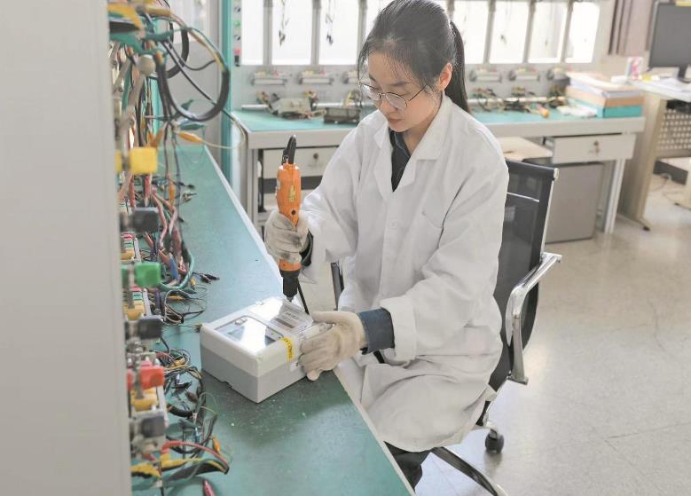 謝超：十年如一日，專和電能表“較真”