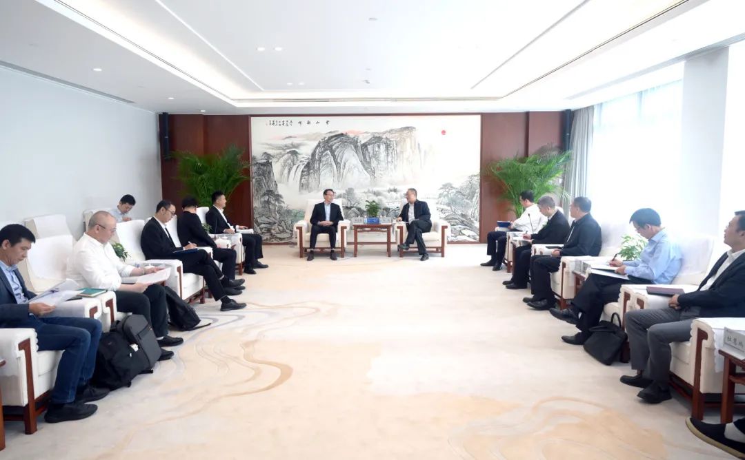 中國(guó)電建黨委副書記、總經(jīng)理王斌與深圳環(huán)境水務(wù)集團(tuán)總裁龔利民舉行會(huì)談