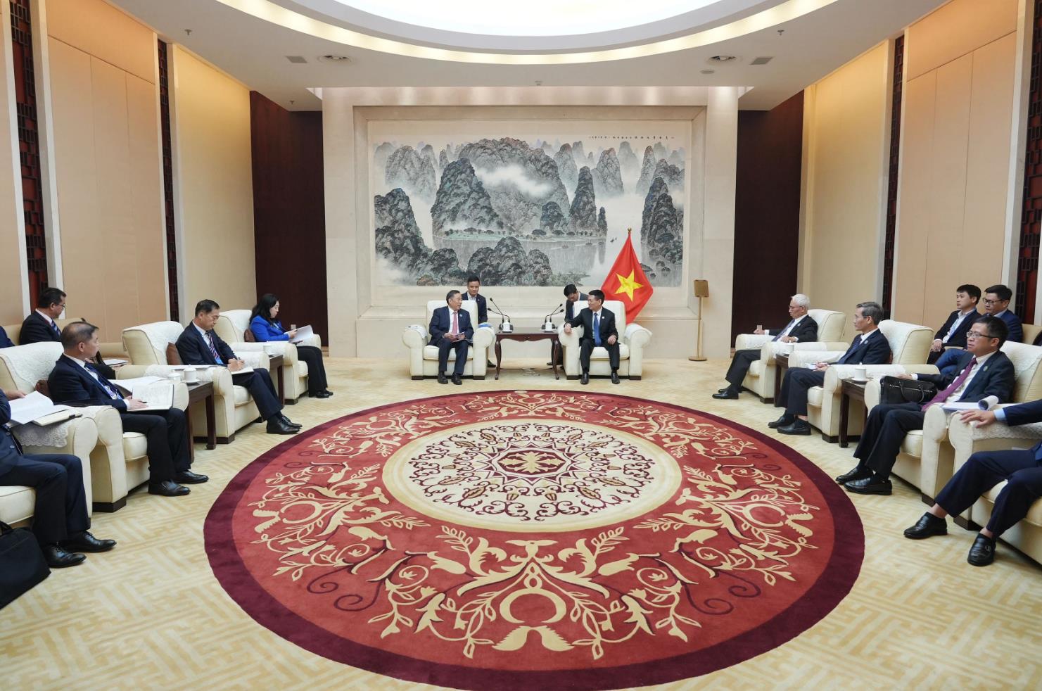 中國能建黨委書記、董事長宋海良拜會越南副總理兼財政部部長胡德福