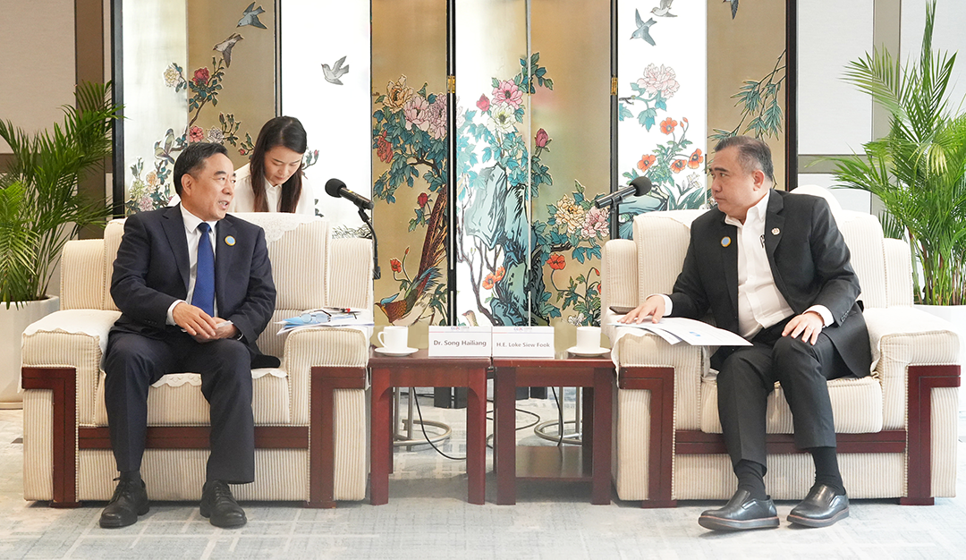 中國能建黨委書記、董事長宋海良與馬來西亞交通部部長陸兆福會談
