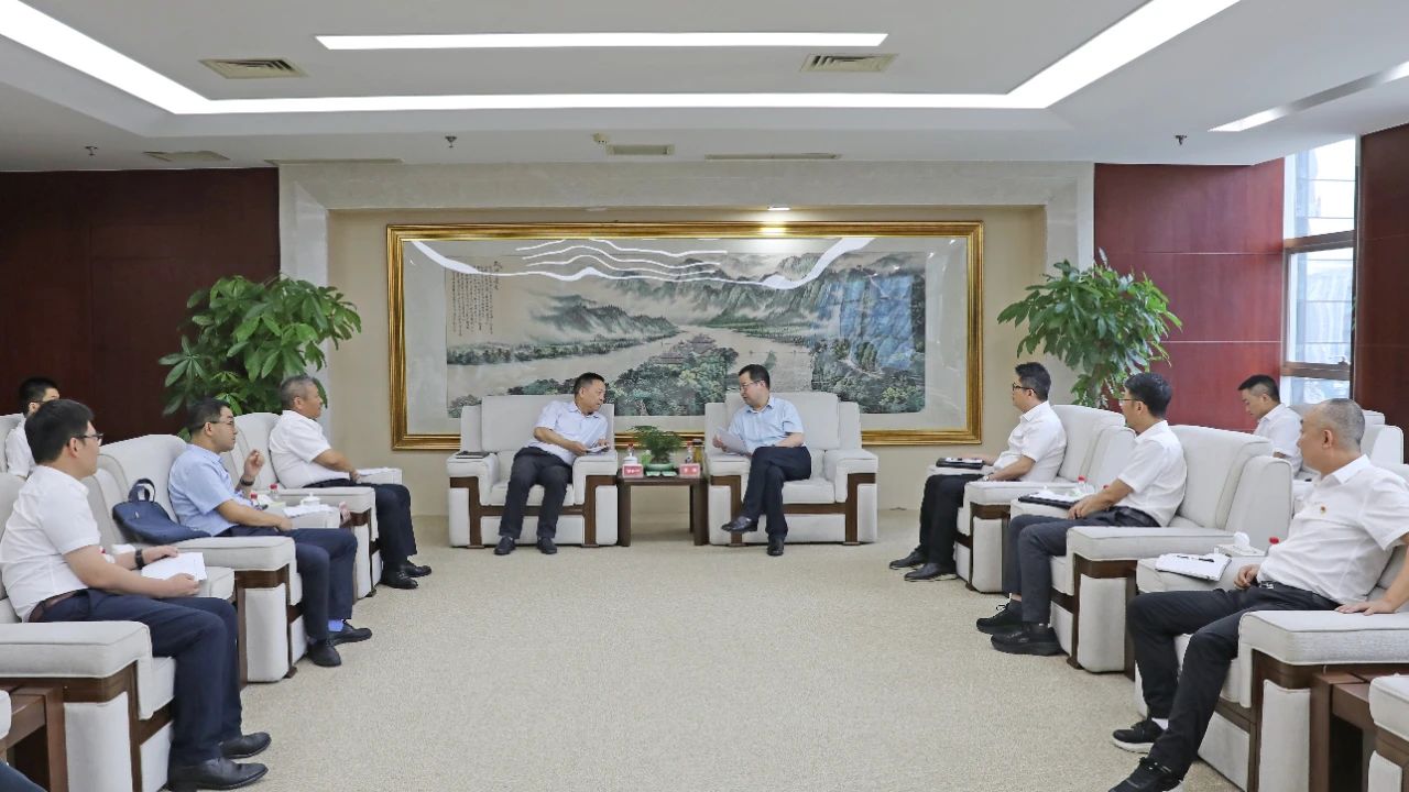 大唐四川公司黨委書記、董事長梁華與水電十局黨委書記、董事長范開平會談