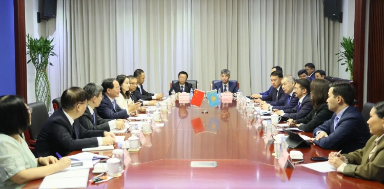 金壯龍會見哈薩克斯坦數(shù)字發(fā)展、創(chuàng)新和航空航天工業(yè)部部長扎斯蘭·馬季耶夫