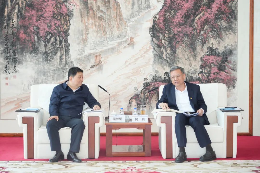 中國(guó)能建黨委副書記、總經(jīng)理倪真與慶陽(yáng)市市長(zhǎng)周繼軍會(huì)談