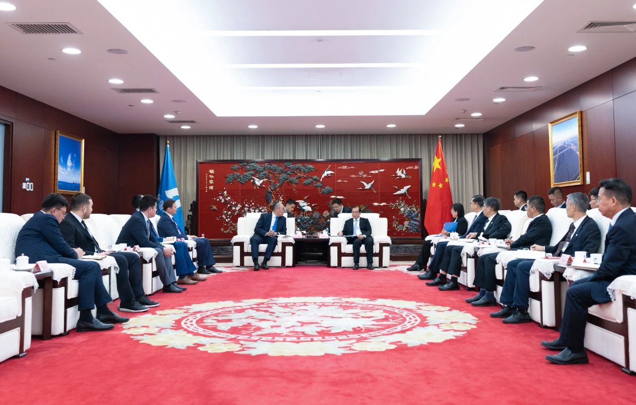 華電集團董事長、黨組書記江毅與哈薩克斯坦工業(yè)和建設(shè)部部長哈納特·沙爾拉帕耶夫會談