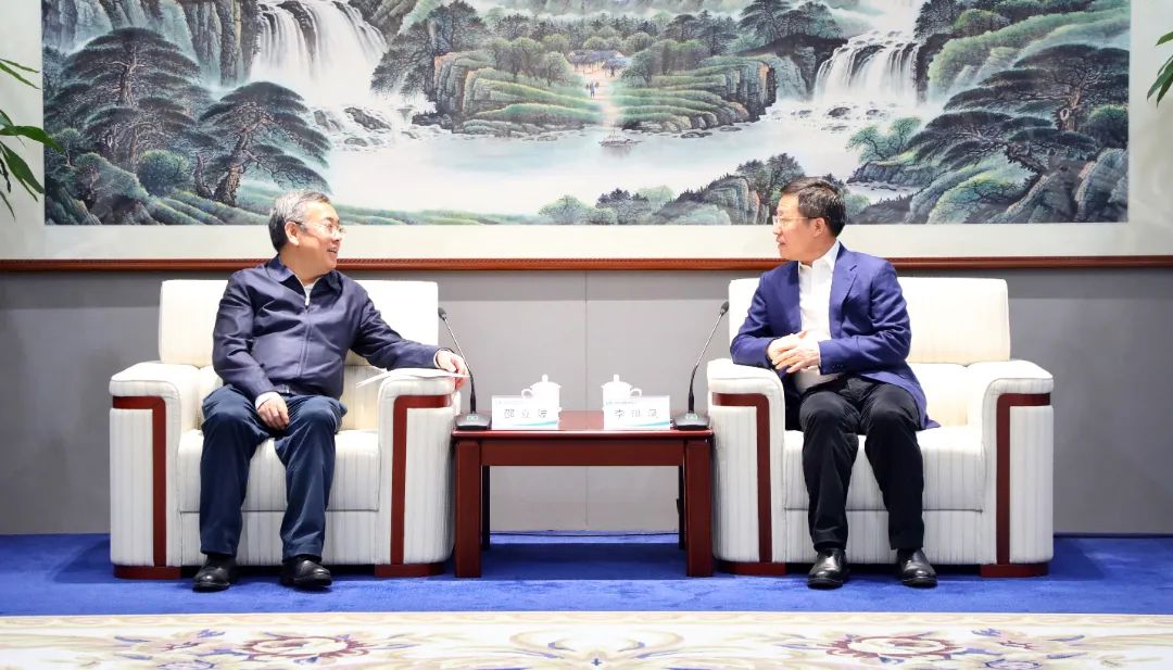 中國電氣裝備黨委書記、董事長李洪鳳會見國家開發(fā)銀行戰(zhàn)略客戶部總經(jīng)理邵立波