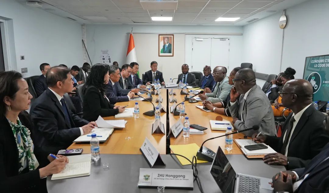 中國能建黨委書記、董事長宋海良與科特迪瓦交通部副部長科內(nèi)·迪奧曼會談