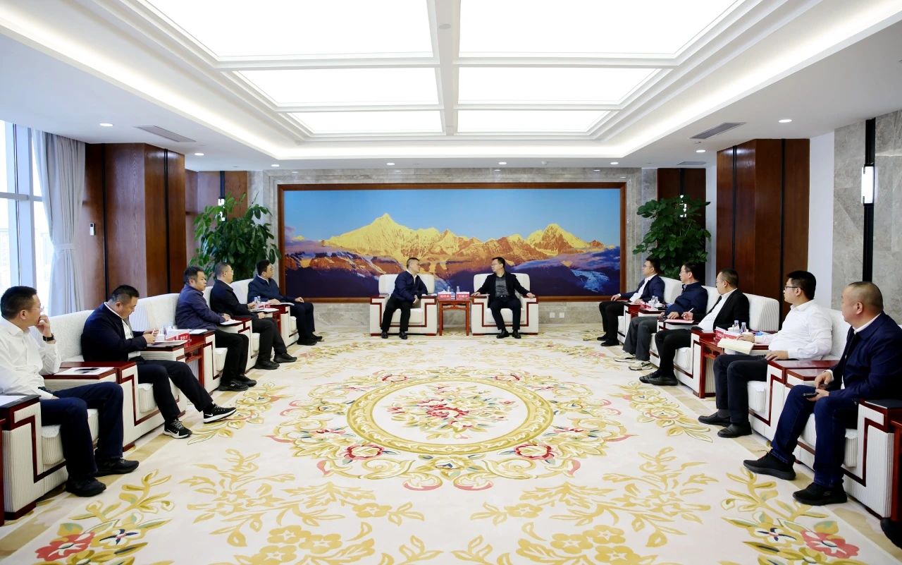 大唐云南公司黨委書記、董事長(zhǎng)王繼才與中鐵十局集團(tuán)有限公司總經(jīng)理、黨委副書記范中兵會(huì)談