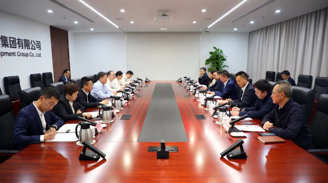 中國電氣裝備黨委書記、董事長李洪鳳會見上海市國資委黨委書記、主任賀青