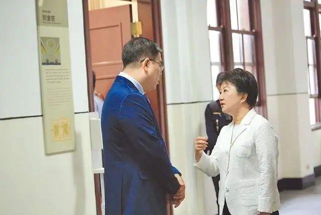 臺(tái)中火力發(fā)電廠環(huán)評(píng)過(guò)關(guān)，盧秀燕怒了，批臺(tái)當(dāng)局成為污染的放水者