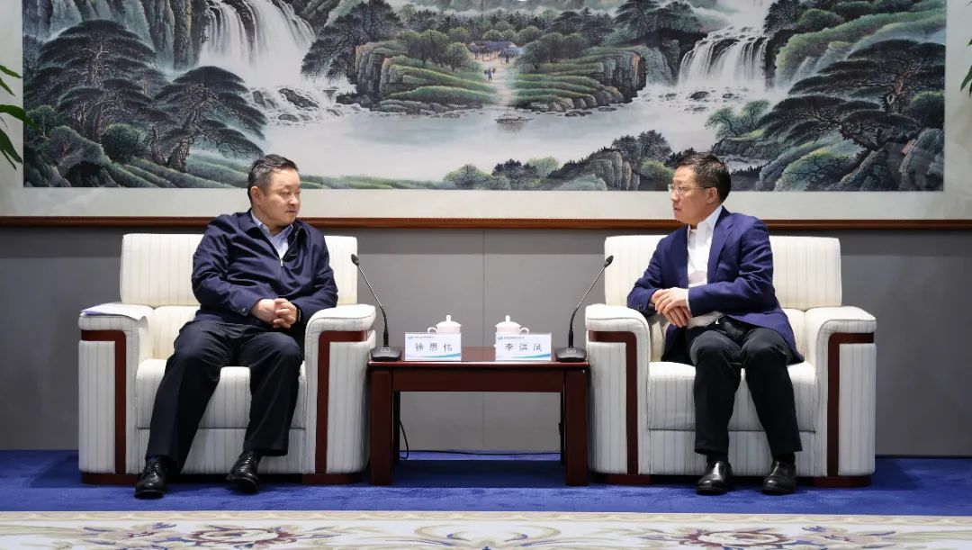 中國電氣裝備黨委書記、董事長李洪鳳會見中國國新黨委書記、董事長徐思偉