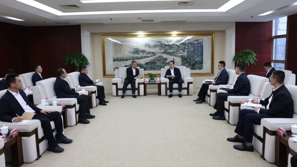 大唐四川公司黨委書記、董事長梁華與中建新疆建工黨委副書記、總經(jīng)理吳剛柱會談