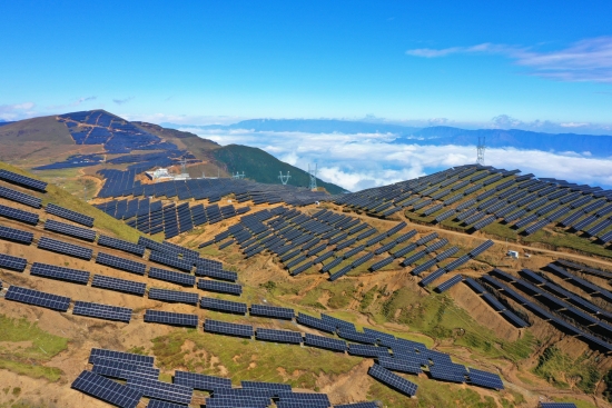 云南昭通羊窩頭、八棵樹(shù)光伏項(xiàng)目135兆瓦全容量并網(wǎng)發(fā)電