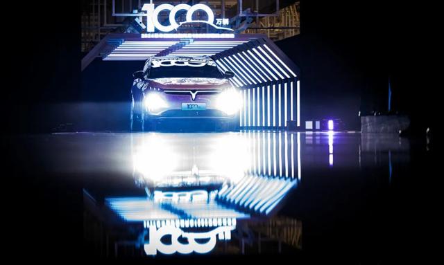 年產(chǎn)量破千萬，中國新能源汽車挑戰(zhàn)中前行