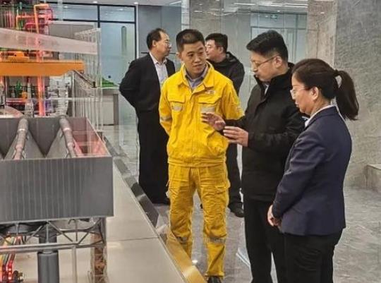 中國工商銀行忻州分行在華潤(rùn)電力忻州公司參觀調(diào)研