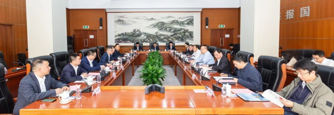 中核集團會見特變電工黨委委員、總裁黃漢杰一行