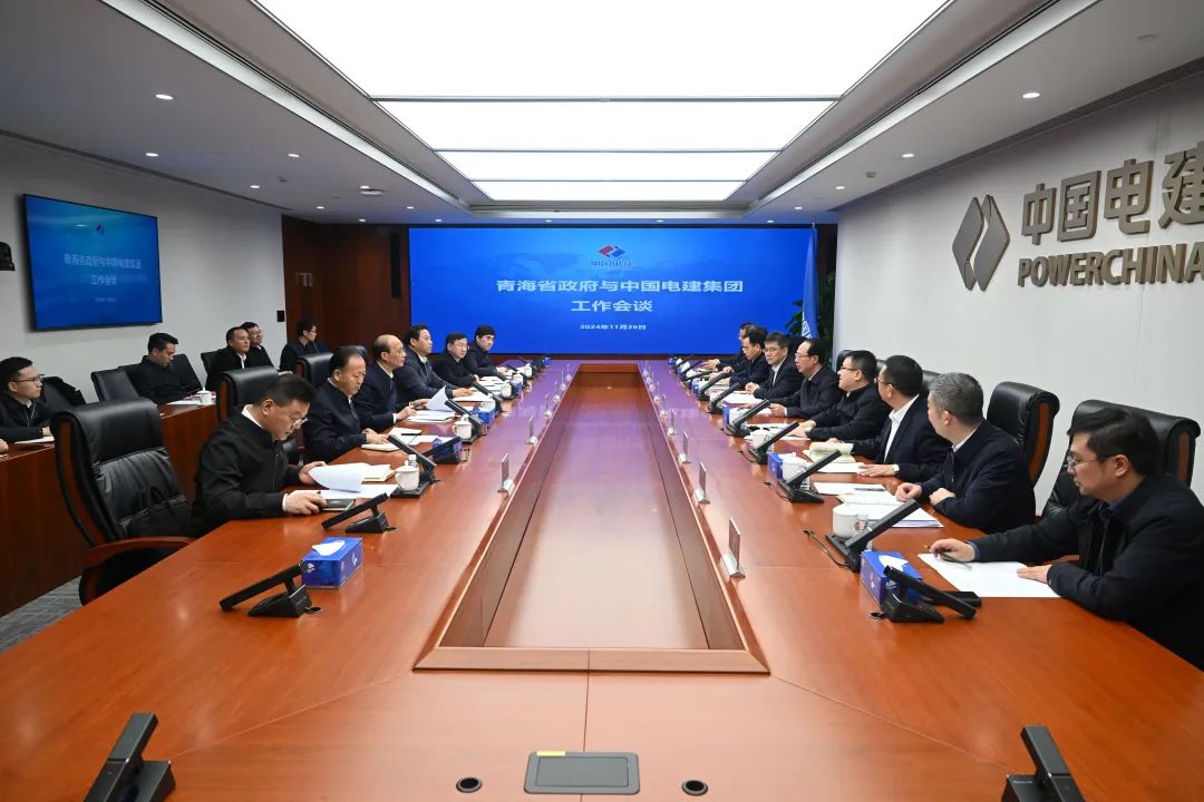 中國(guó)電建黨委書記、董事長(zhǎng)丁焰章與青海省委副書記、省長(zhǎng)吳曉軍會(huì)談