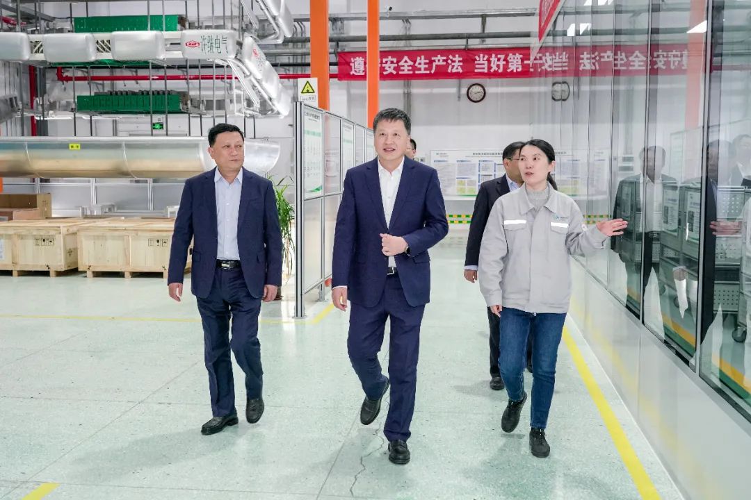 中國(guó)電氣裝備黨委副書(shū)記、總經(jīng)理周群到河南所屬企業(yè)調(diào)研