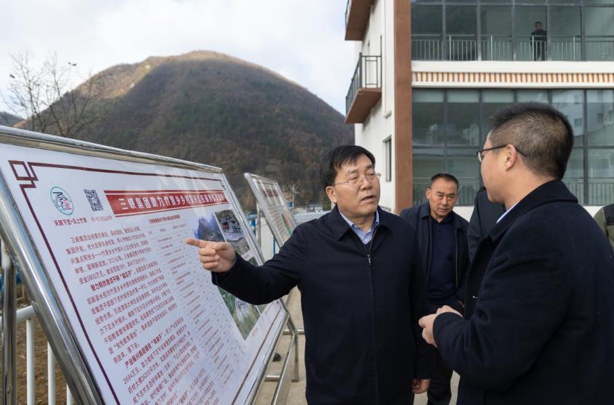 三峽集團(tuán)總經(jīng)理、黨組副書(shū)記李富民赴重慶市調(diào)研三峽集團(tuán)定點(diǎn)幫扶工作