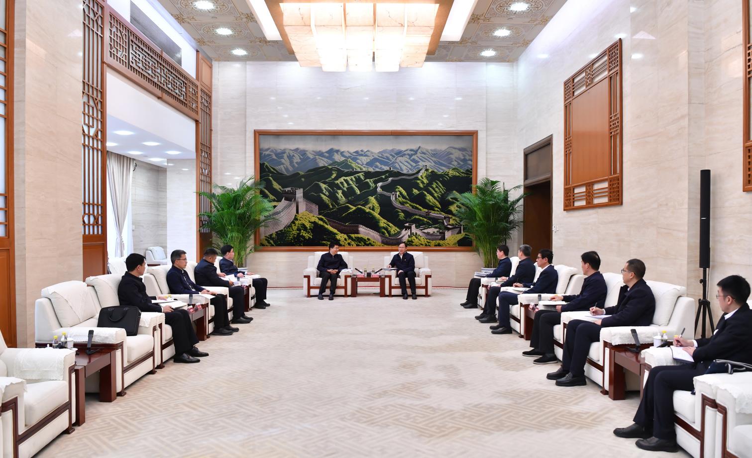 大唐集團(tuán)總經(jīng)理、黨組副書記張傳江與寧夏回族自治區(qū)副主席買彥州會(huì)談