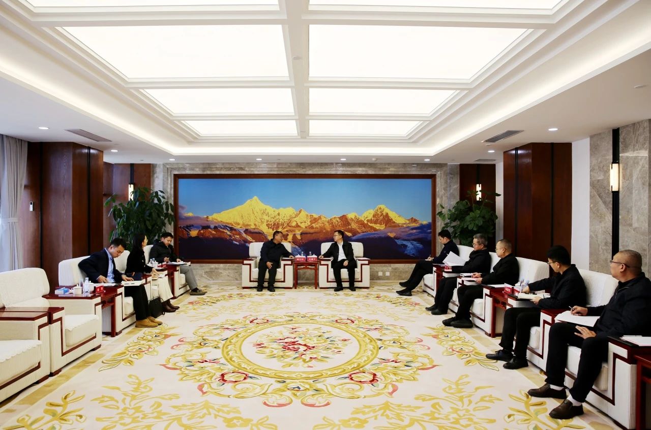 王繼才與昆明市發(fā)改委副主任、市能源局局長(zhǎng)施云懷會(huì)談