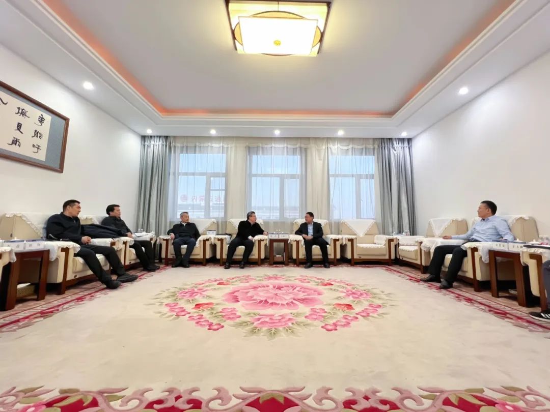 華能蒙東公司總經(jīng)理、黨委副書記李樹學(xué)會(huì)見中國石油內(nèi)蒙古銷售公司執(zhí)行董事、黨委書記楊杰