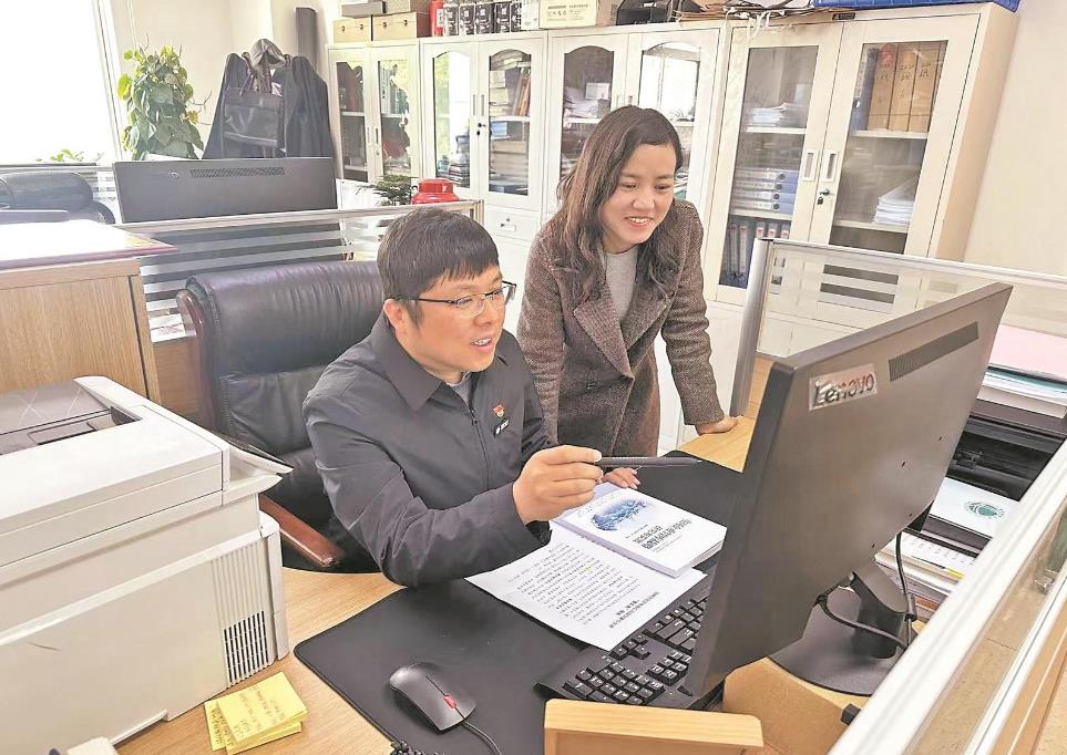 李洪偉：發(fā)揮專長援藏，助力智庫建設