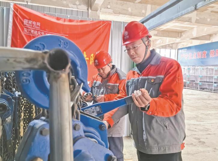 李俊鵬：走南闖北建電網(wǎng)，施工細(xì)節(jié)見真章