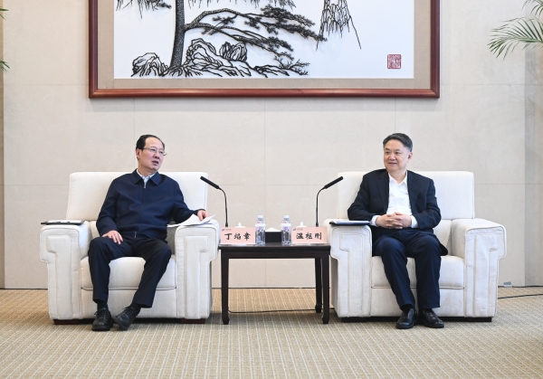 丁焰章與中國(guó)華能董事長(zhǎng)、黨組書(shū)記溫樞剛會(huì)談