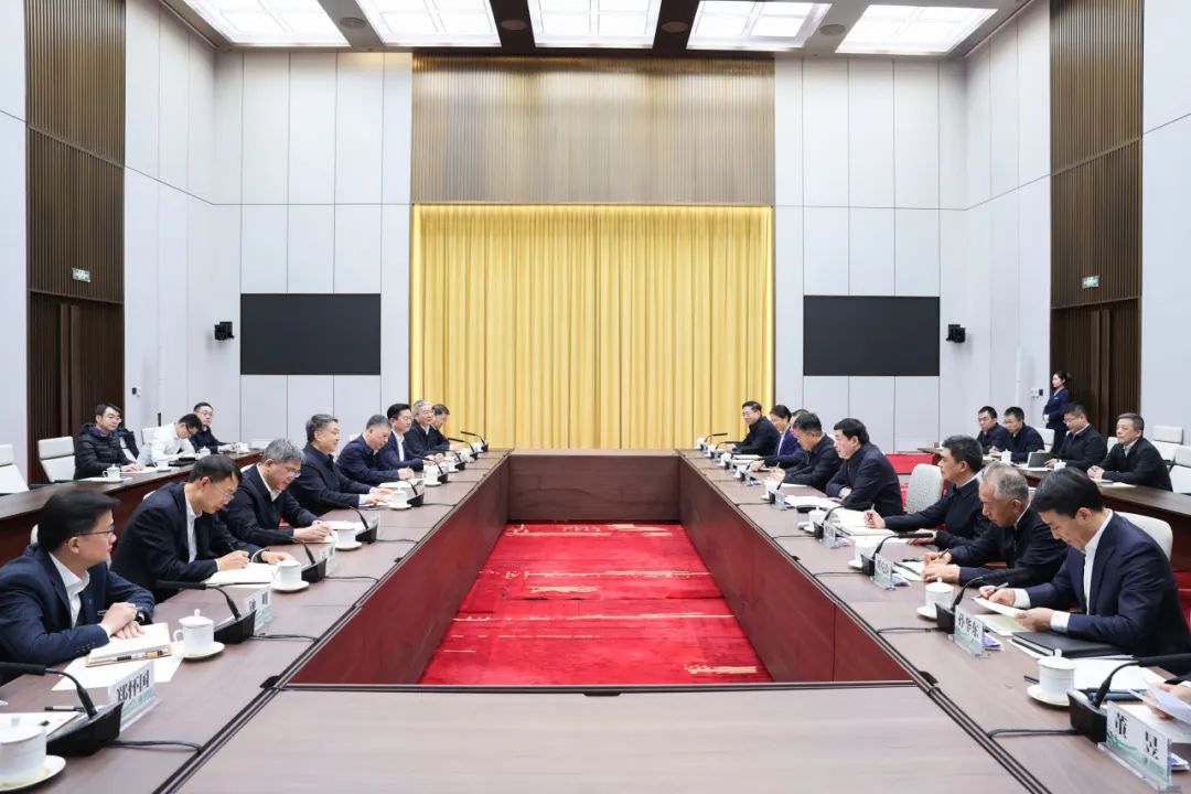 溫樞剛張文峰與國(guó)家電網(wǎng)董事長(zhǎng)張智剛、總經(jīng)理龐驍剛會(huì)談