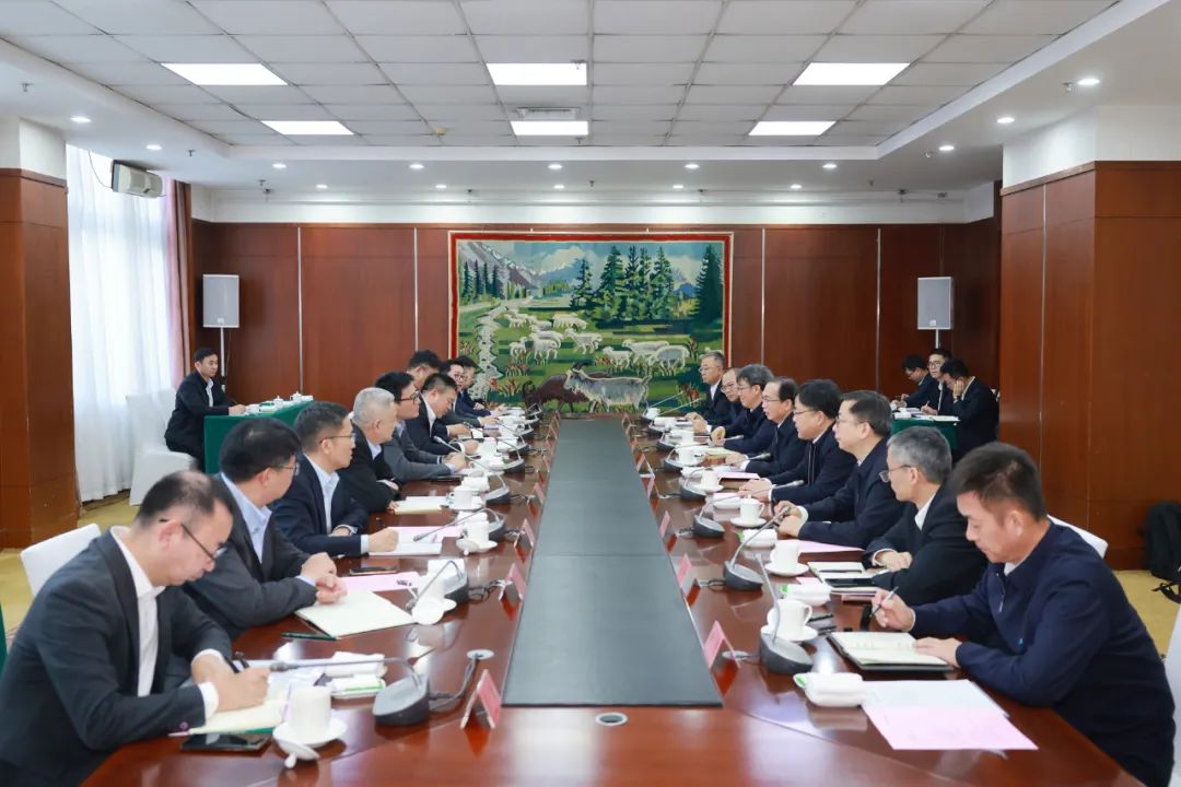 華電集團黨組書記、董事長江毅與上海電氣黨委書記、董事長吳磊舉行會談