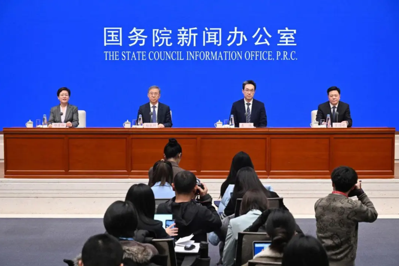 國(guó)家發(fā)改委：“沙戈荒”新能源基地加快建設(shè)，截至11月底，西北五省風(fēng)光裝機(jī)達(dá)到280GW左右