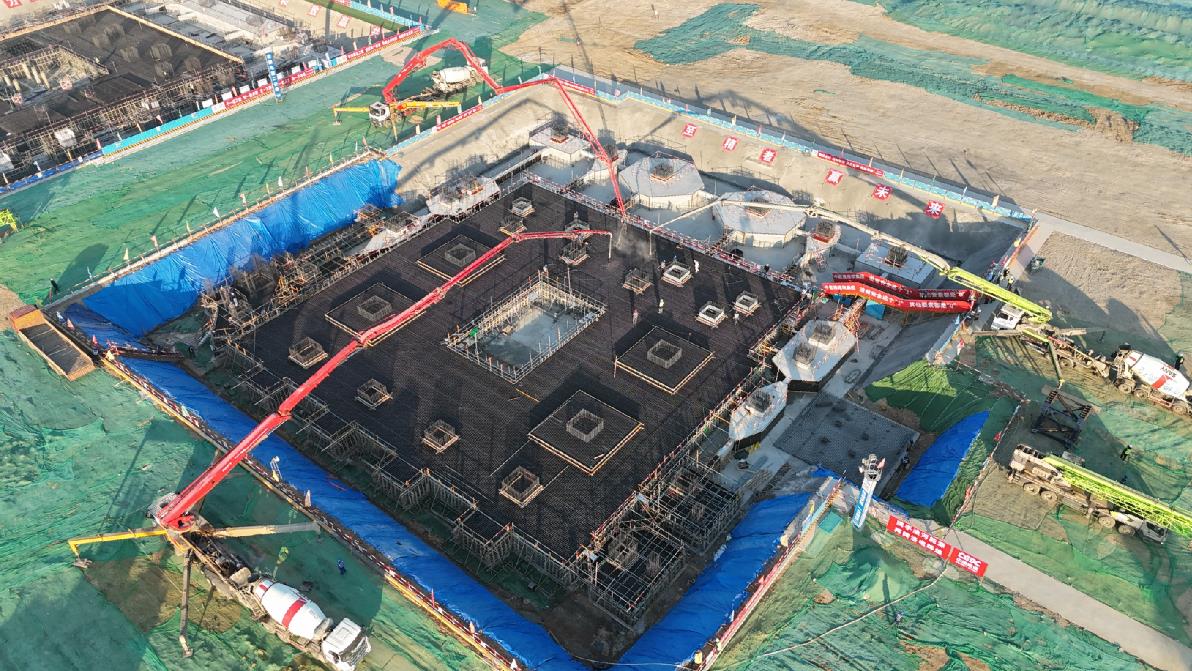 中能建建筑集團洛河百萬項目7號鍋爐、煙囪基礎混凝土澆筑完成