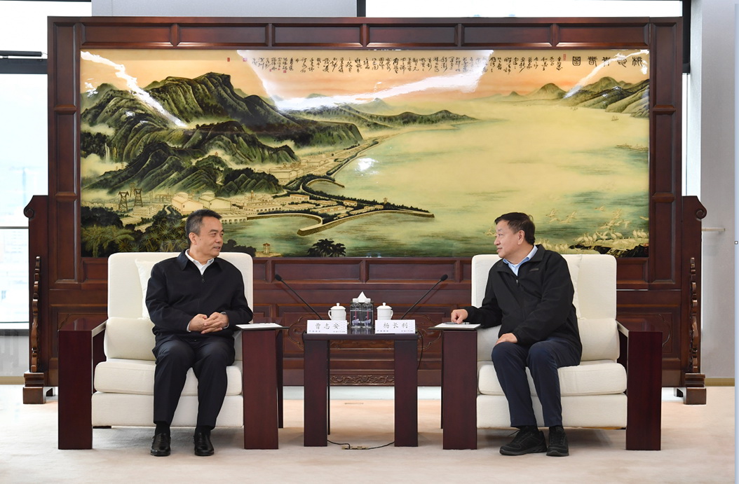 中國廣核集團(tuán)黨委書記、董事長楊長利會(huì)見哈電集團(tuán)黨委書記、董事長曹志安