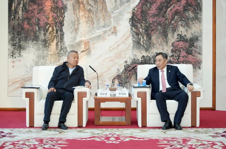 中國能建黨委書記、董事長宋海良與山東發(fā)展集團(tuán)黨委書記、董事長高長生會談