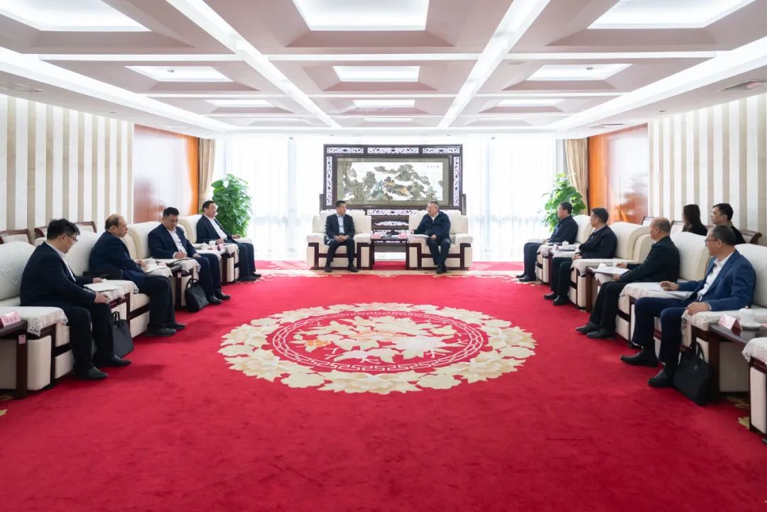 中國(guó)華電總經(jīng)理葉向東與山東能源集團(tuán)黨委書記、董事長(zhǎng)李偉舉行會(huì)談