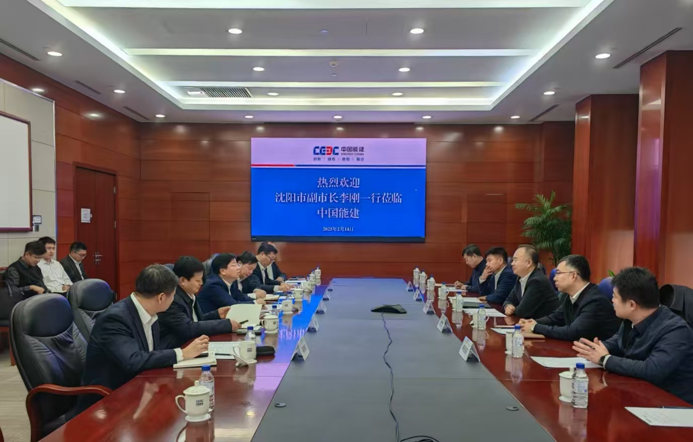 中國(guó)能建總經(jīng)濟(jì)師周小能與沈陽(yáng)市副市長(zhǎng)李剛會(huì)
