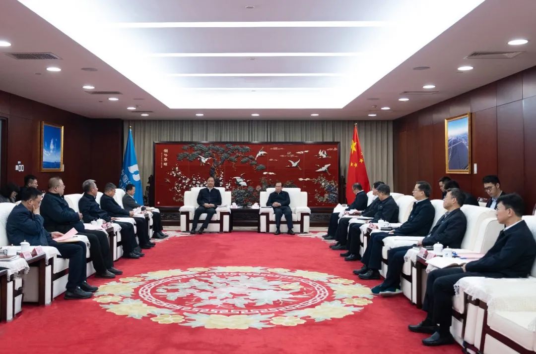 江毅與山西省委常委、常務副省長盧東亮舉行會談