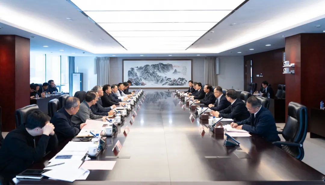 華電集團董事長、黨組書記江毅與北京市政府黨組成員、副市長文獻舉行會談
