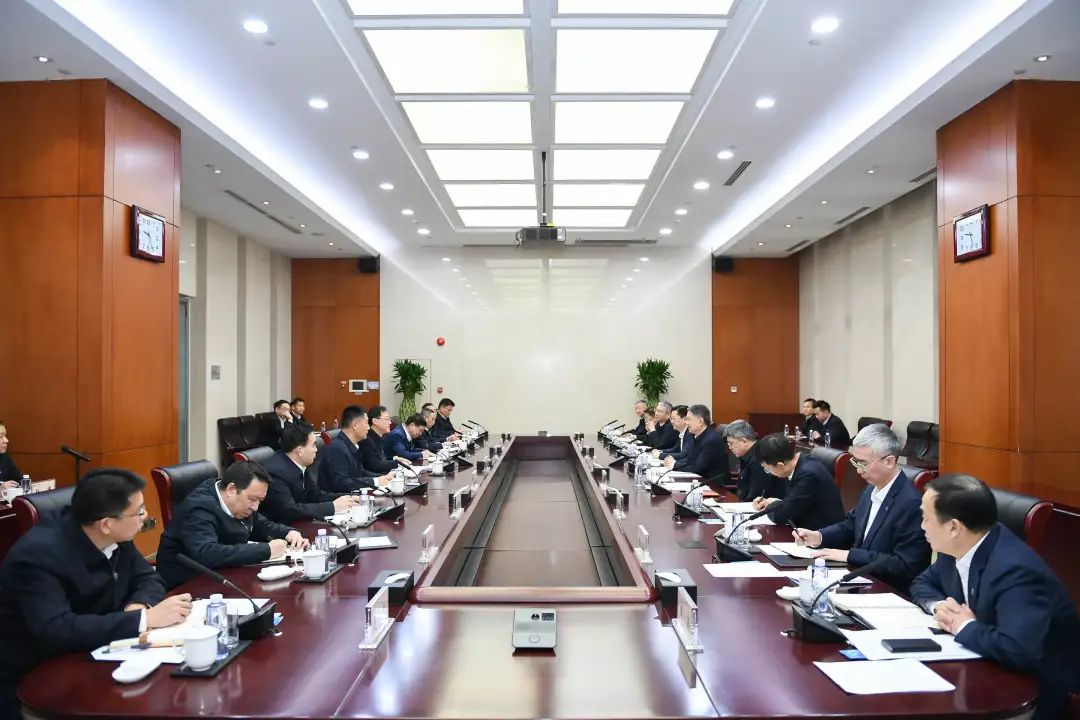 華能集團董事長、黨組書記溫樞剛會見中國安能董事長陳奕輝、總經(jīng)理周慶豐