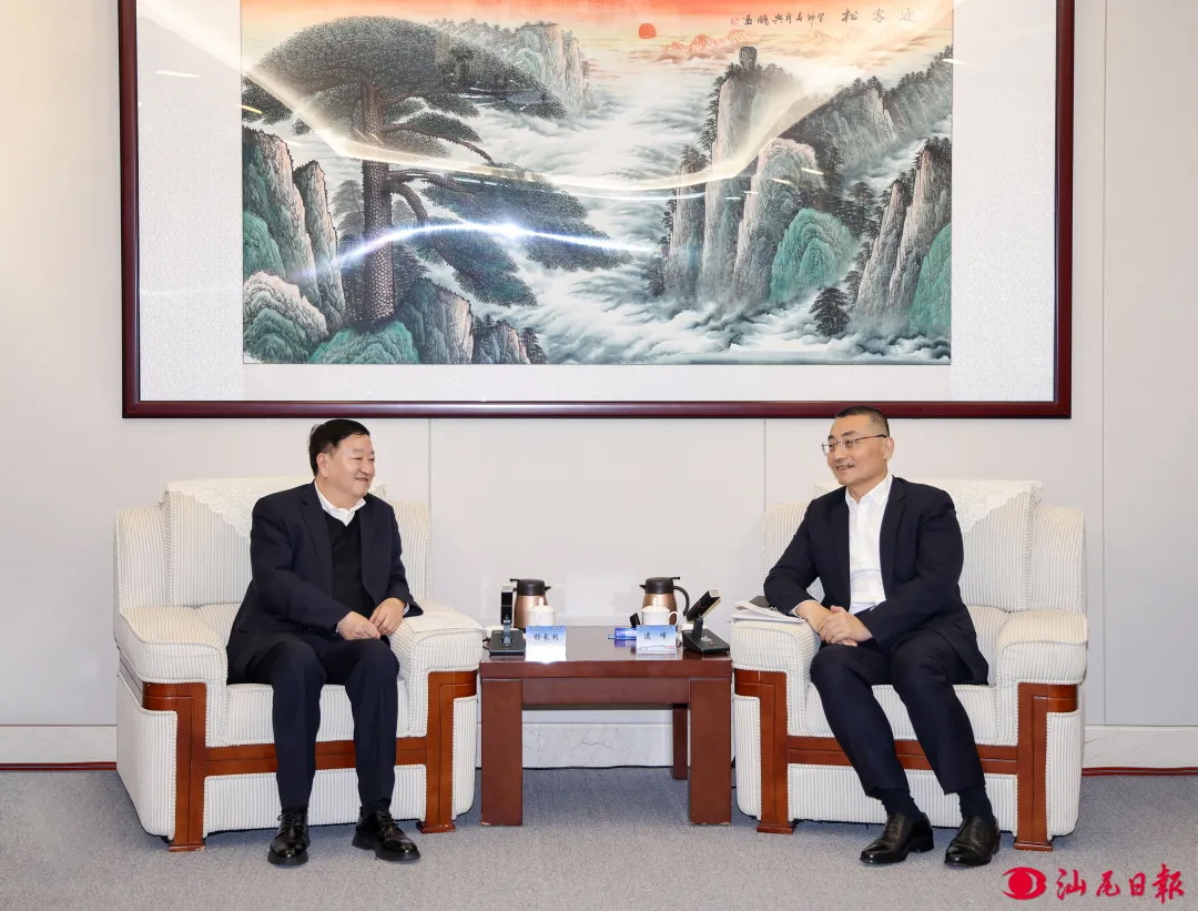 中廣核集團黨委書記、董事長楊長利與汕尾市委書記逯峰、市長鄭海濤會談