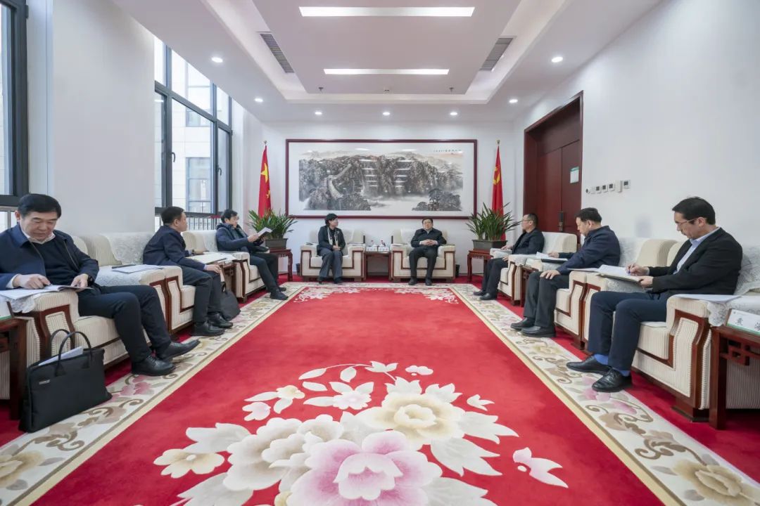 內(nèi)蒙古電力集團(tuán)與包頭市政府、中國二冶集團(tuán)、中國能建華北院和陜西院交流座談