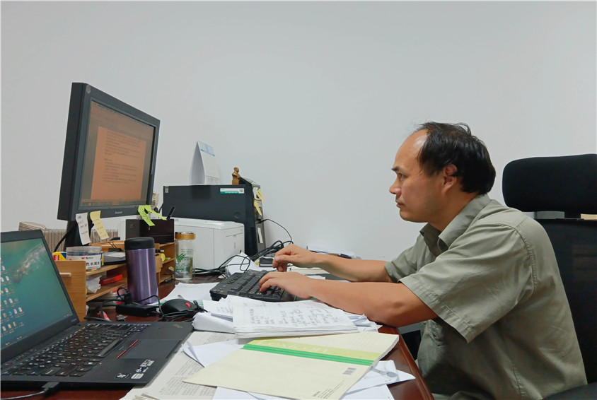 【老兵退伍  初心不改】周志勇： 執(zhí)筆如槍，他為萬家燈火寫春秋