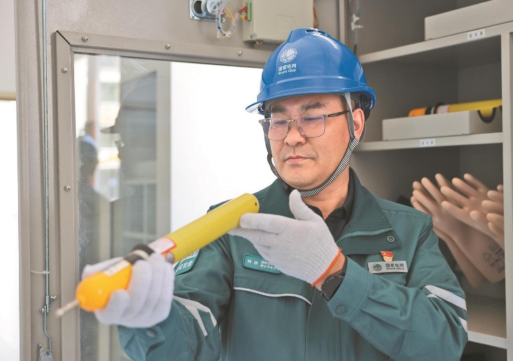 鄉(xiāng)親們的燈亮了，我的心就踏實了——記全國勞動模范楊波