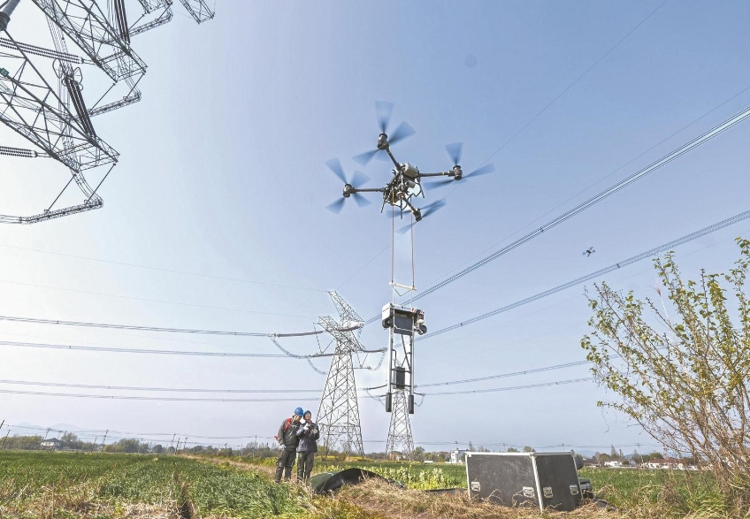 浙江湖州供電公司研制輸電線(xiàn)路X射線(xiàn)檢測(cè)機(jī)器人 高效檢查輸電線(xiàn)路“關(guān)節(jié)”