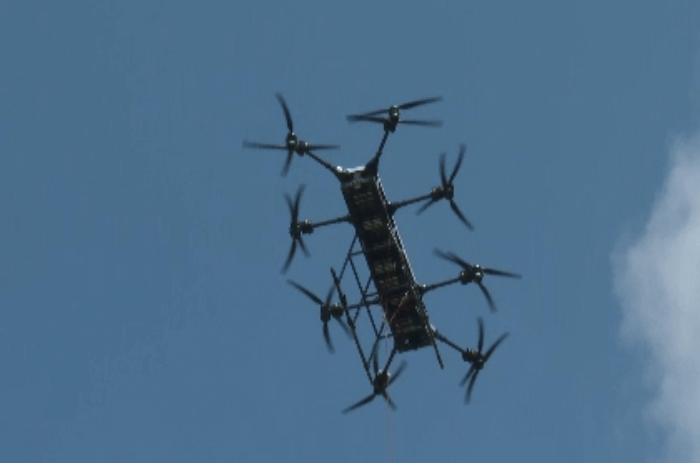 8軸16旋翼重載無人機在十堰上崗，助力電網(wǎng)建設