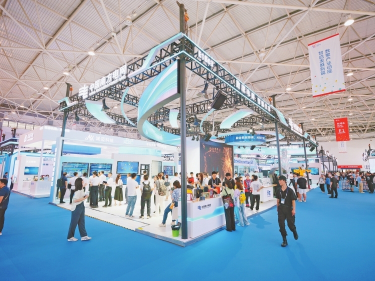 數(shù)聚電網(wǎng) 智賦生態(tài) 南方電網(wǎng)數(shù)字化創(chuàng)新成果于二〇二五數(shù)博會(huì)展出